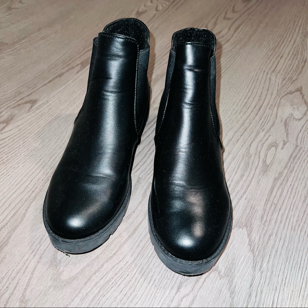 Black flat Chelsea boots size 40 - US 8.5